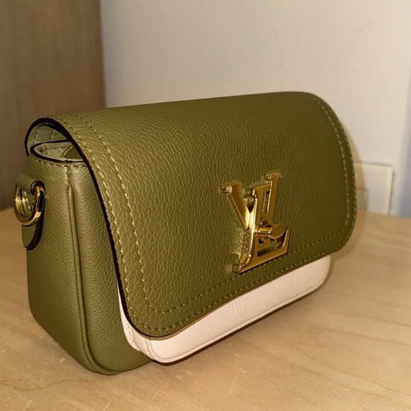 Louis Vuitton Lockme Tender rare color 100% authentic - Picture 2 of 8